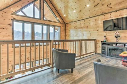 Smoky Mtn Hideaway with Hot Tub Deck and Gorgeous View - image 7